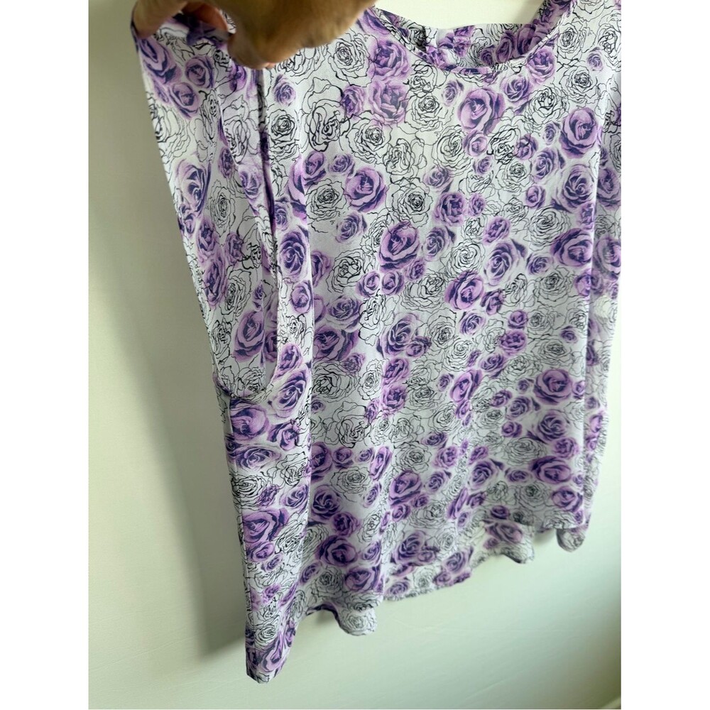 Torrid Purple Rose Print Open Back Blouse Size 2 - Picture 3 of 6